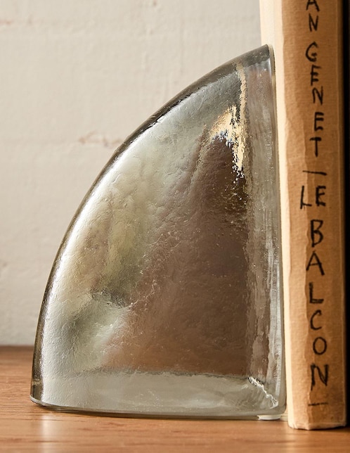 Sujetalibro Sculptural Glass