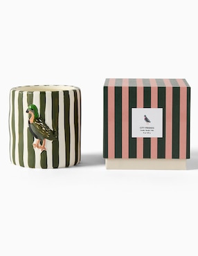 Vela aromática Emma Chamberlain aroma pasto verde, romero y mandarina