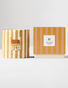Vela aromática Emma Chamberlain aroma junípero, pimienta negra y bergamota
