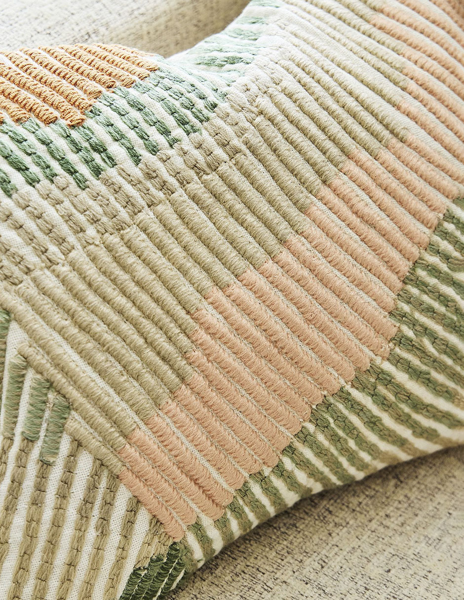Funda cojín Embroidered Wavy 3