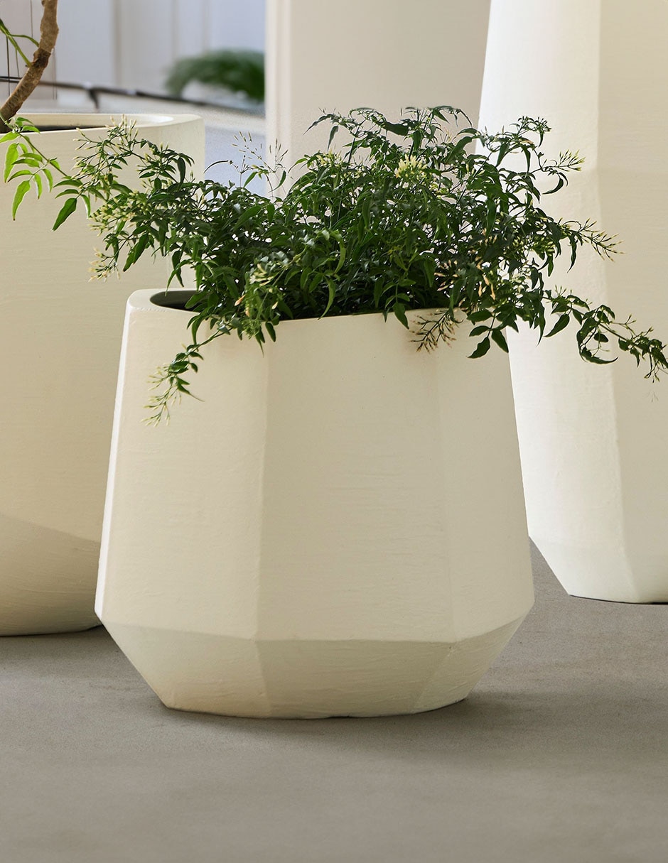 Maceta Fallon Faceted de cemento 2