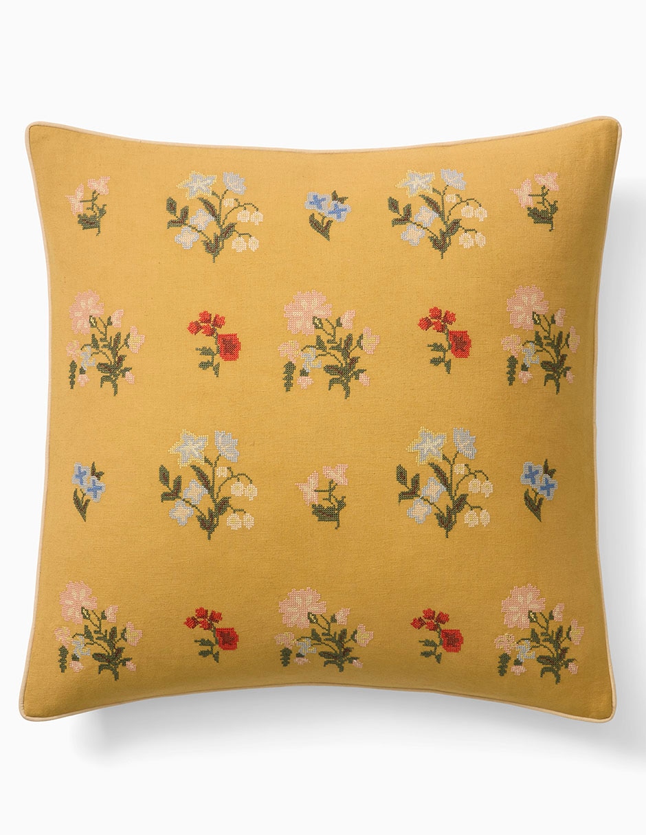Funda cojín Emma Chamberlain Embroidered Floral Funda cojín Emma Chamberlain Embroidered Floral