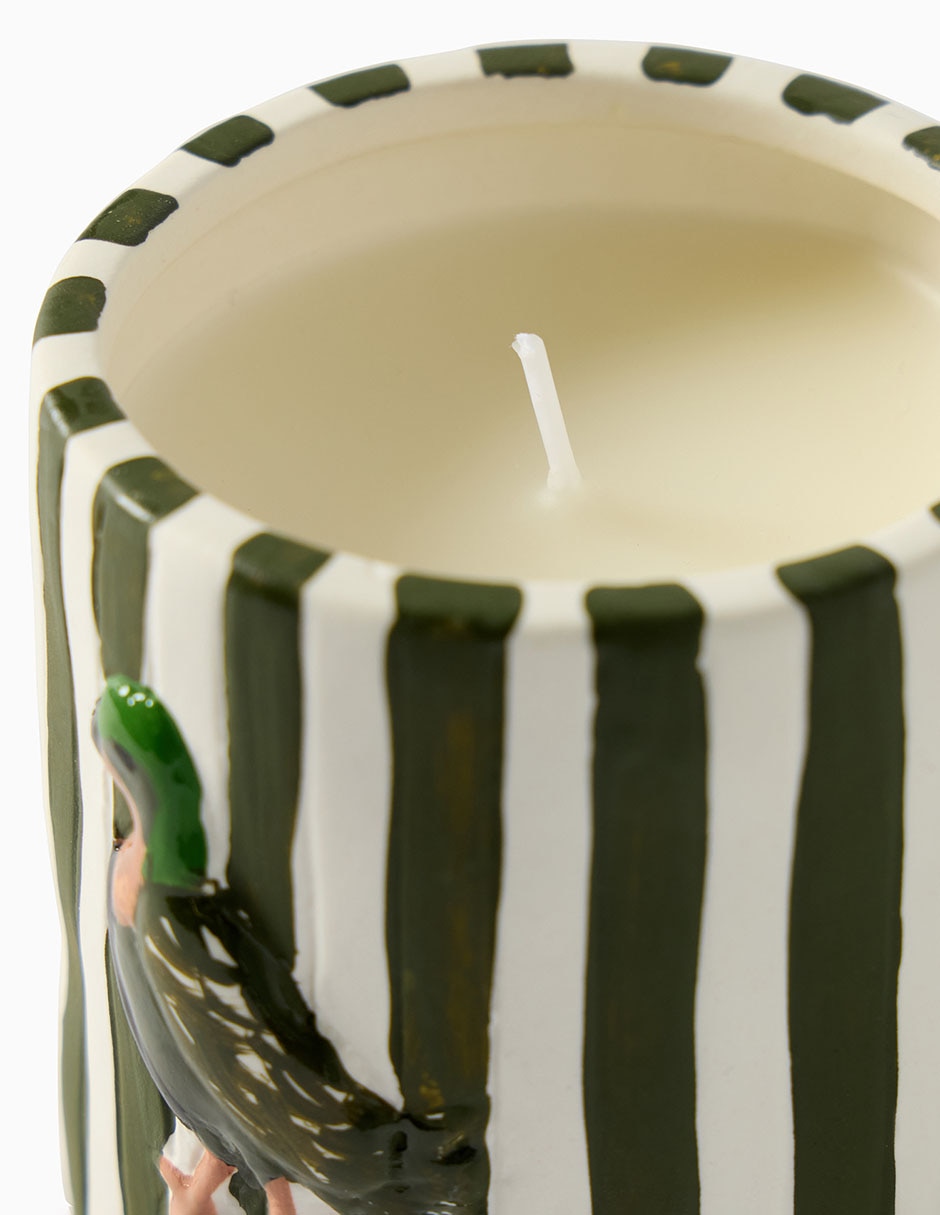 Vela aromática Emma Chamberlain aroma pasto verde, romero y mandarina 10