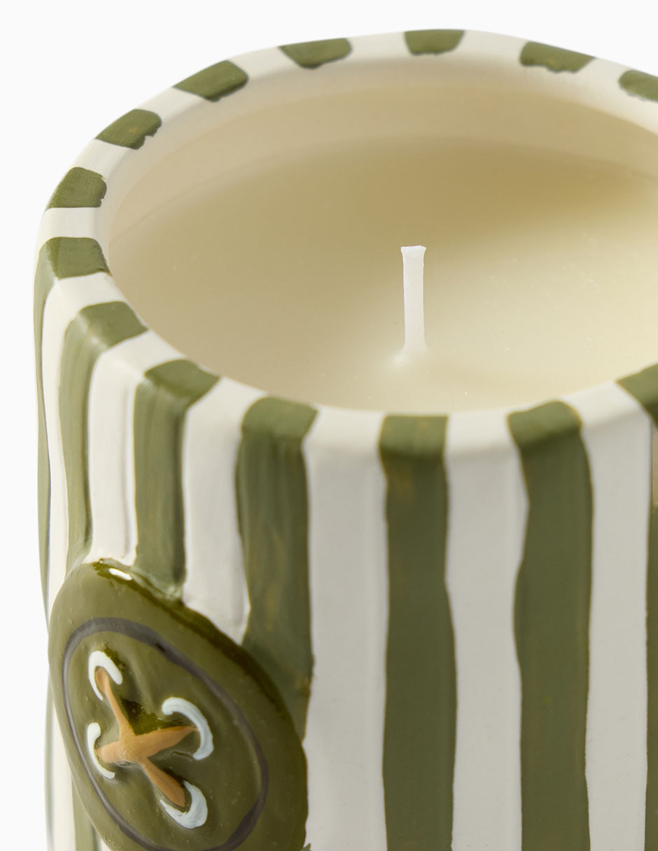 Vela aromática Emma Chamberlain aroma bergamota, cáscara de naranja y comino 6